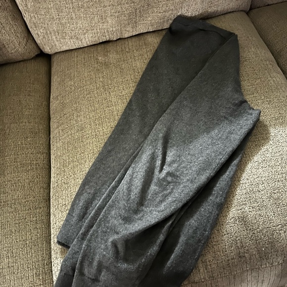 GAP Grey V-Neck Sweater - Picture 4 of 5